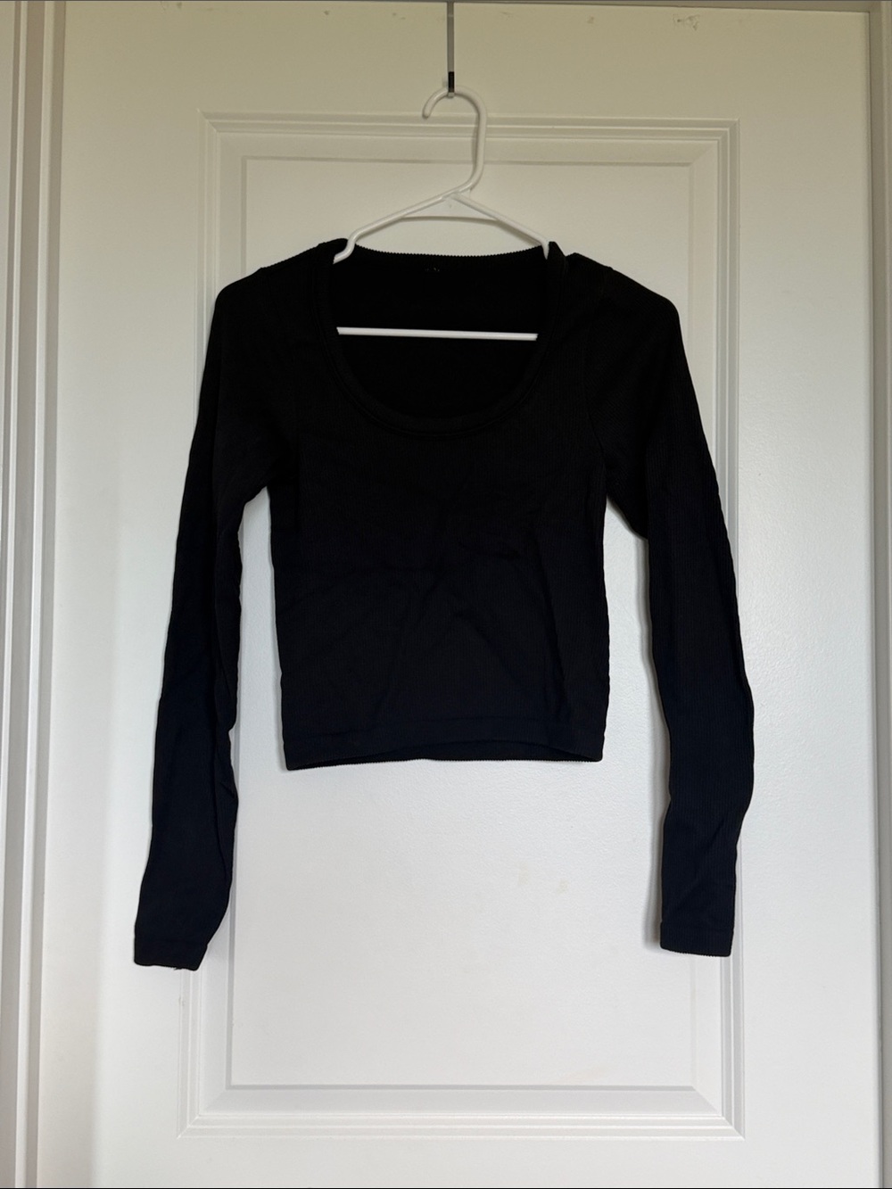 Old Navy Black Long-Sleeve Scoop Neck Crop Top